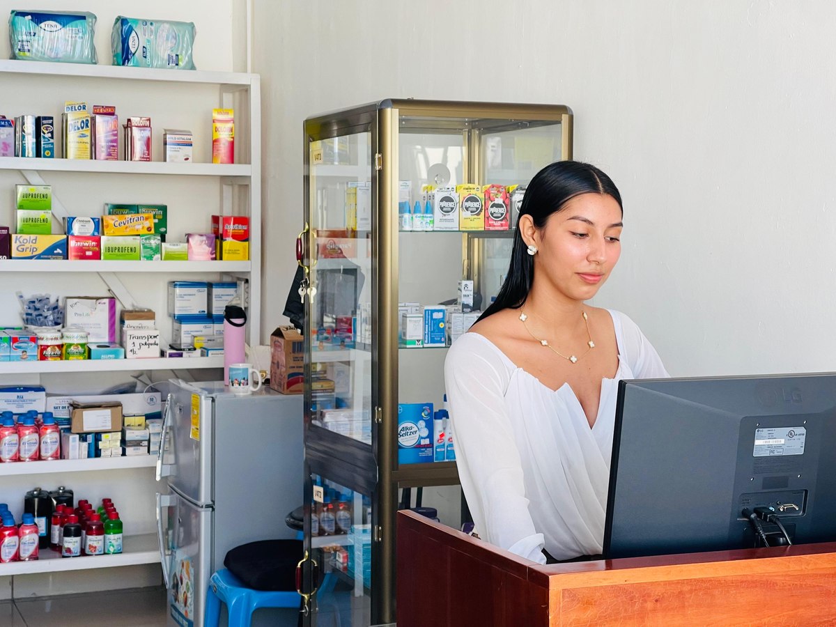 Ashly, Auxiliar de Farmacia