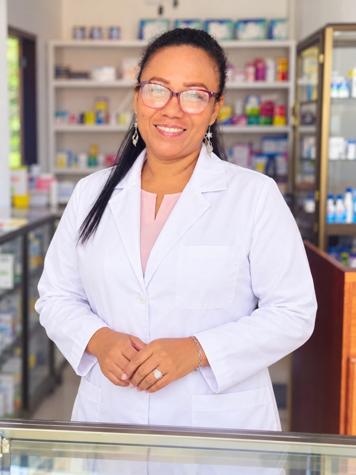 Lic. Luz Norori, Licenciada en Química y Farmacia